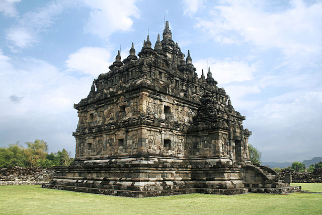 Candi Plaosan Harmoni dalam Simetri