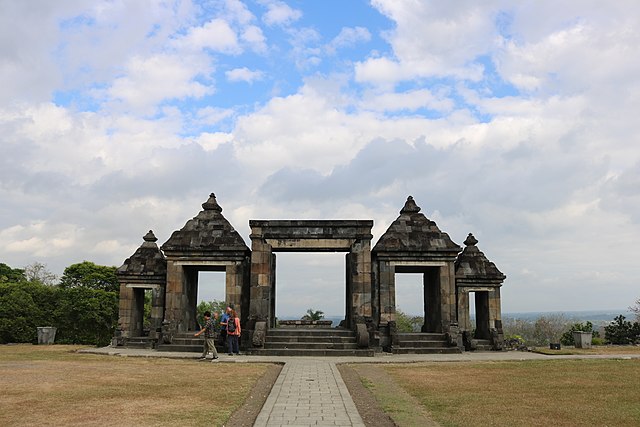 Candi Ratu Boko Keraton di Atas Bukit